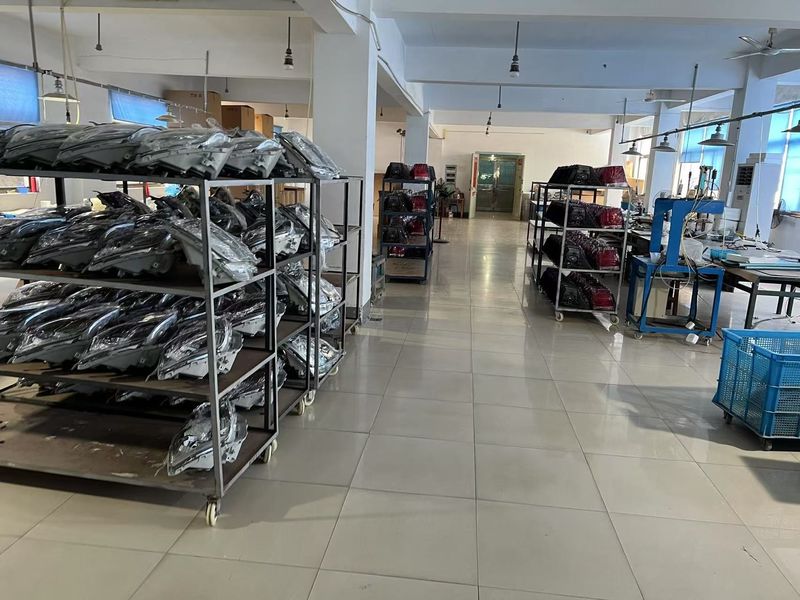 Yimi (Guangzhou) Automotive Parts Co, Ltd производственная линия производителя